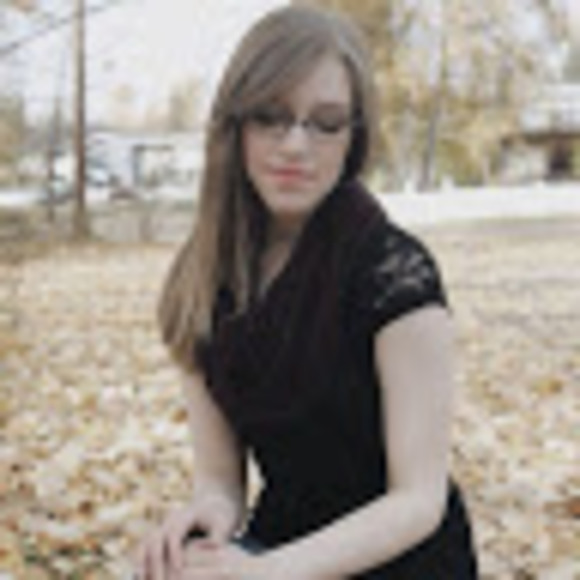 Meet your Posher, Emily - Picture 1 of 1